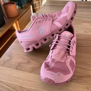 On cloud women’s mauve pink running walking shoes size 8.5